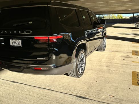 Used 2022 Jeep Wagoneer Series III w/ Premium Group I image 14