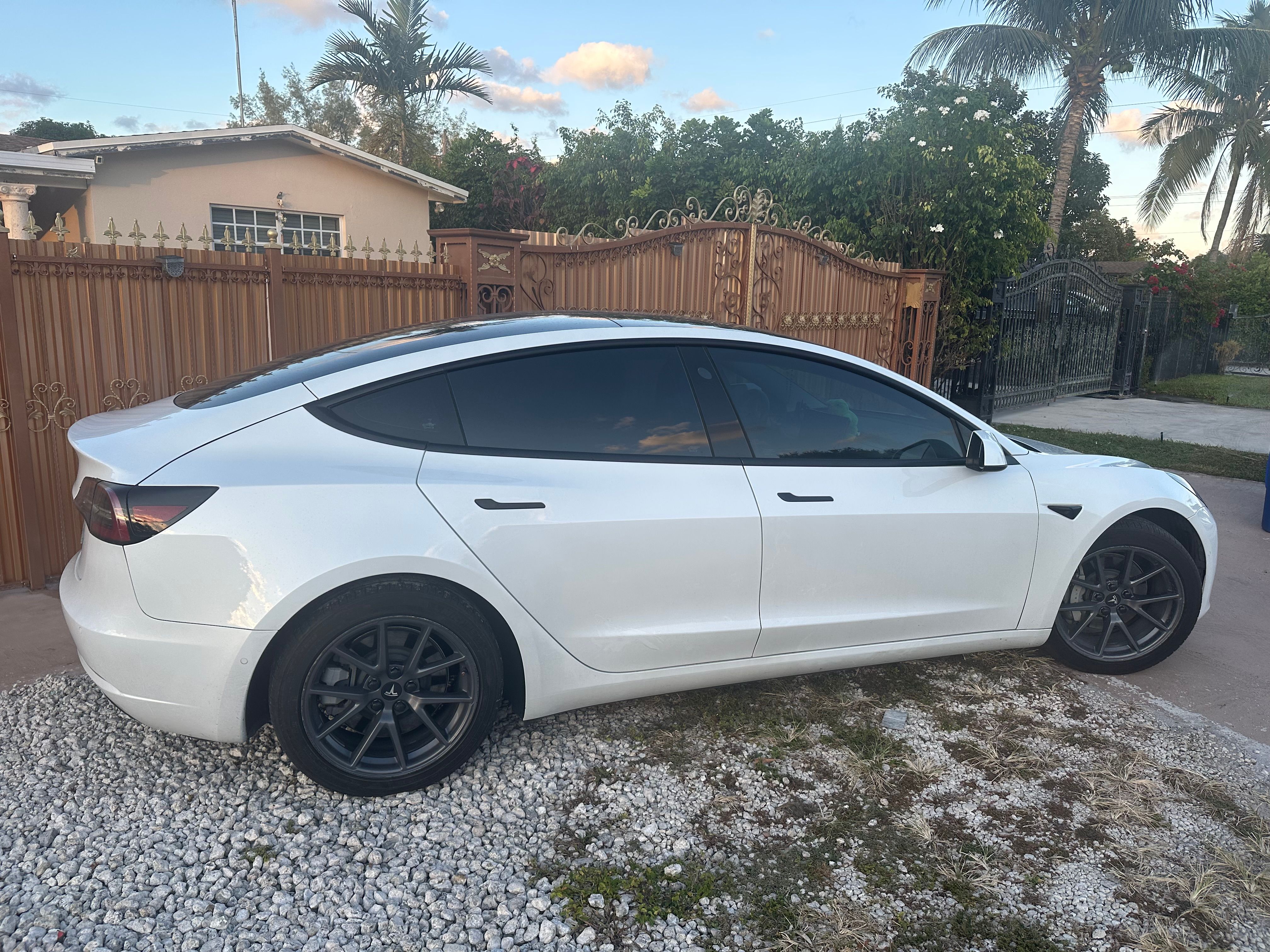Used 2022 Tesla Model 3 Long Range AWD/4WD image 12