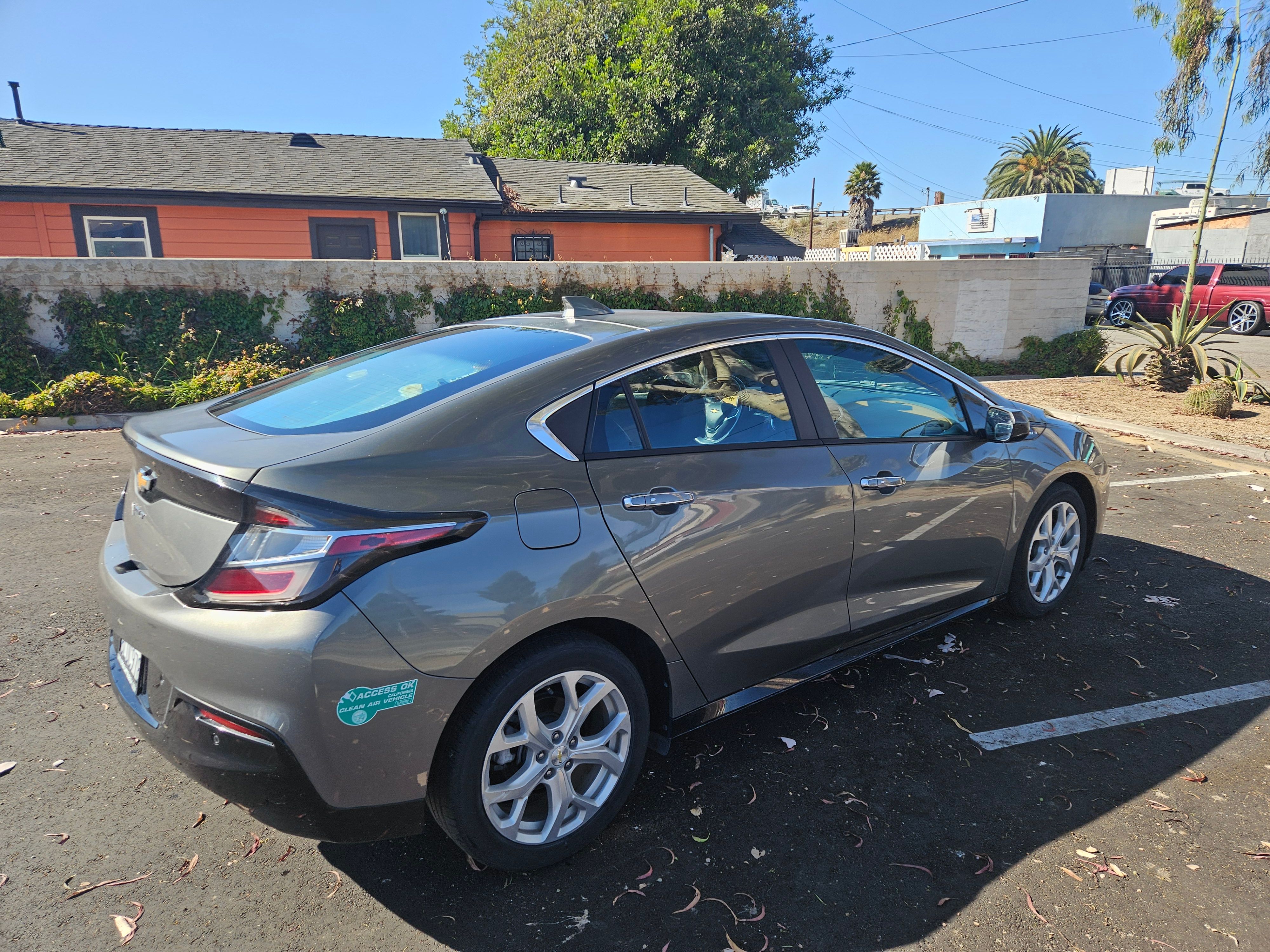 Used 2017 Chevrolet Volt Premier w/ Driver Confidence II Package FWD image 6