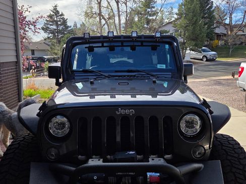 Used 2017 Jeep Wrangler Unlimited Rubicon w/ Connectivity Group image 4