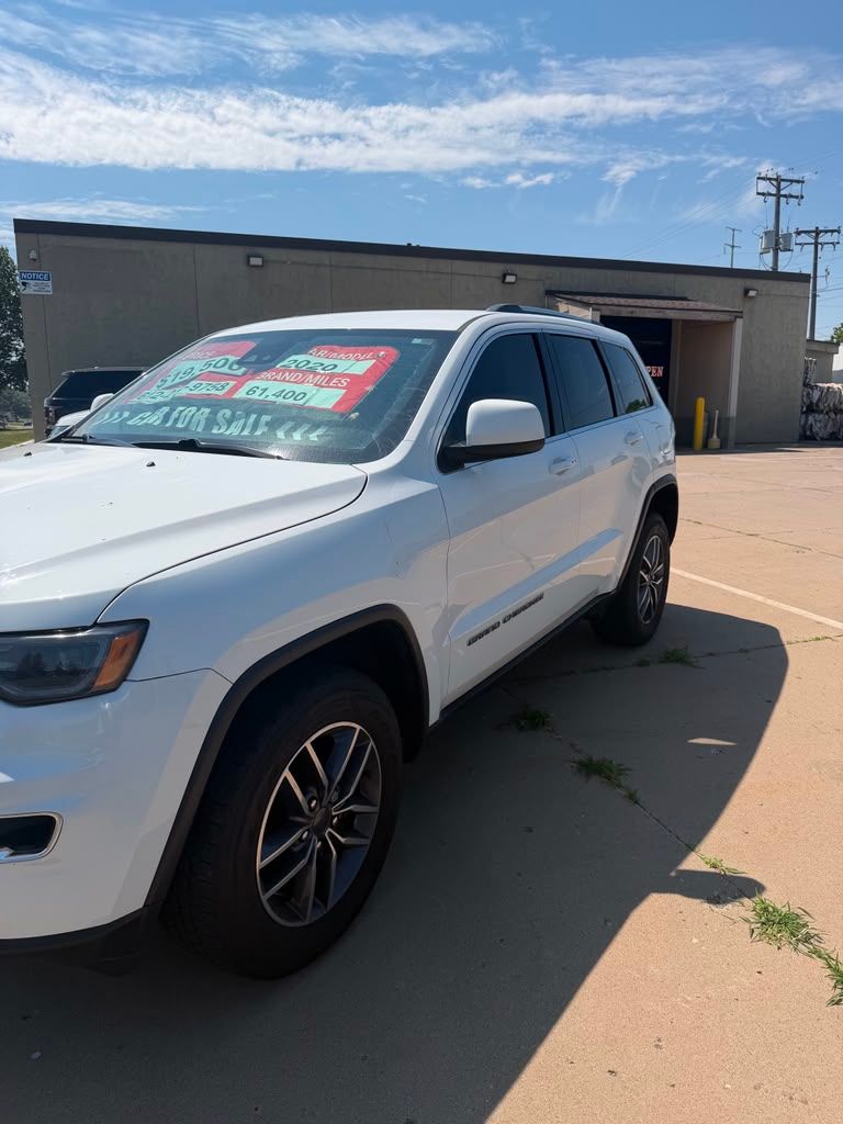 Used 2020 Jeep Grand Cherokee Laredo w/ Security & Convenience Group AWD/4WD image 12