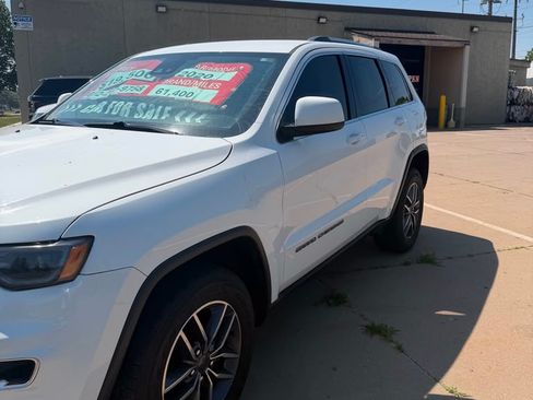Used 2020 Jeep Grand Cherokee Laredo w/ Security & Convenience Group AWD/4WD image 12