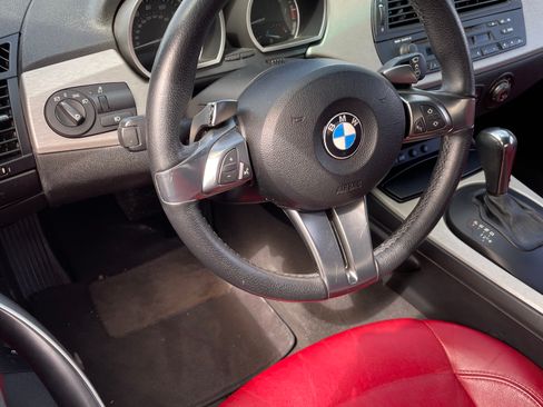 Used 2006 BMW Z4 3.0i image 12