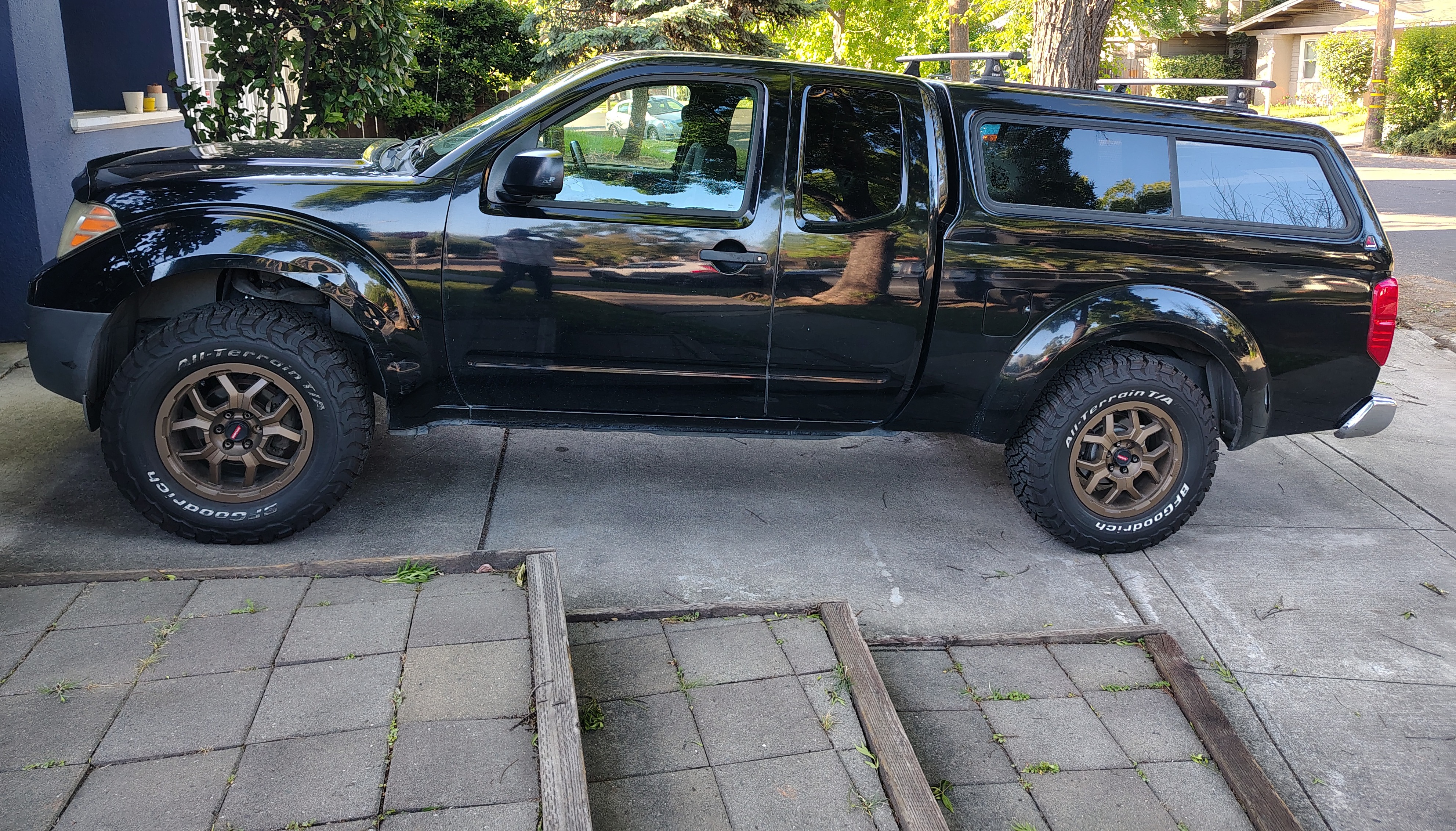 Used 2011 Nissan Frontier S w/ S Preferred Pkg RWD image 2