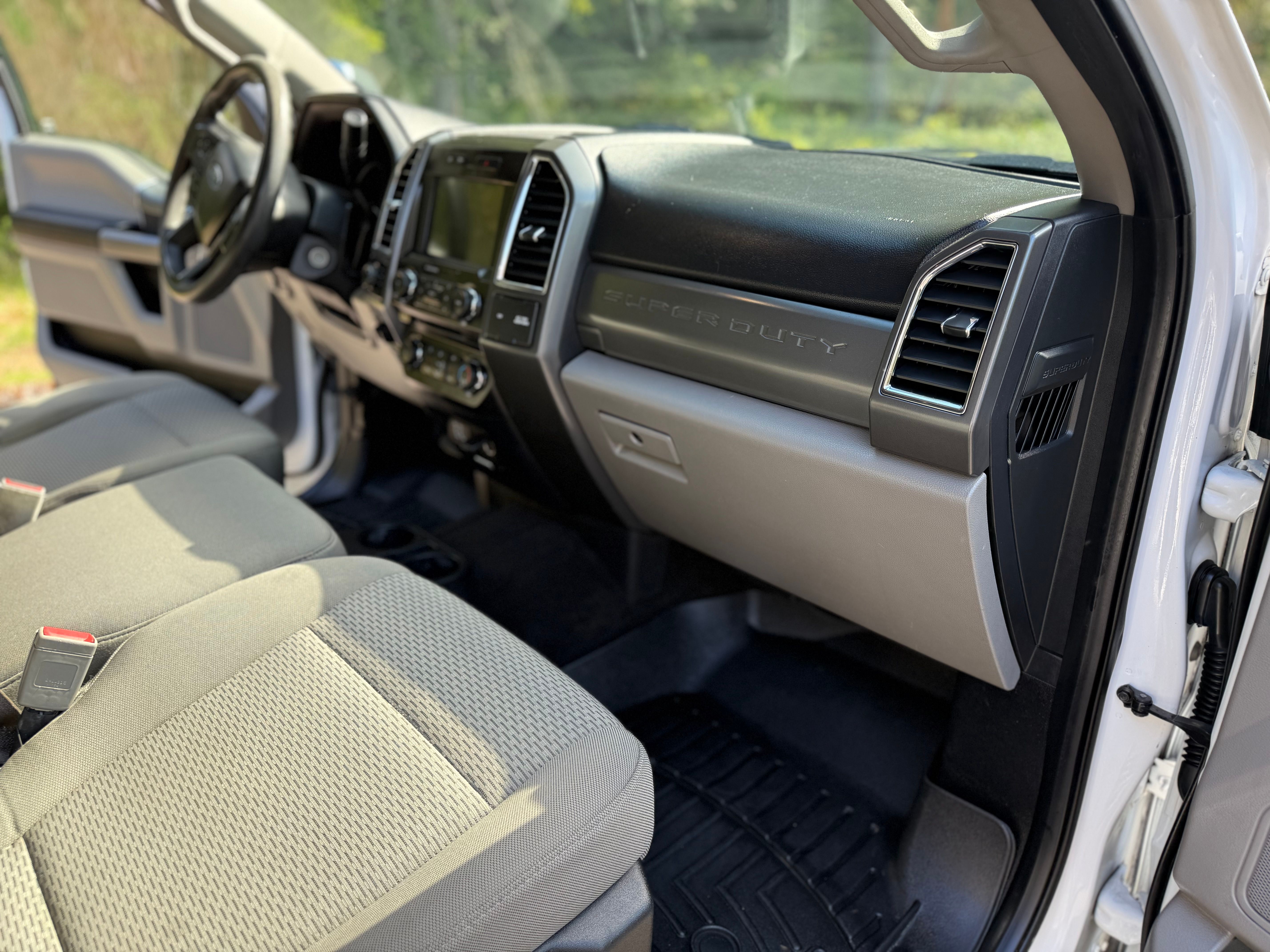 Used 2018 Ford F250 XLT w/ XLT Premium Package AWD/4WD image 16