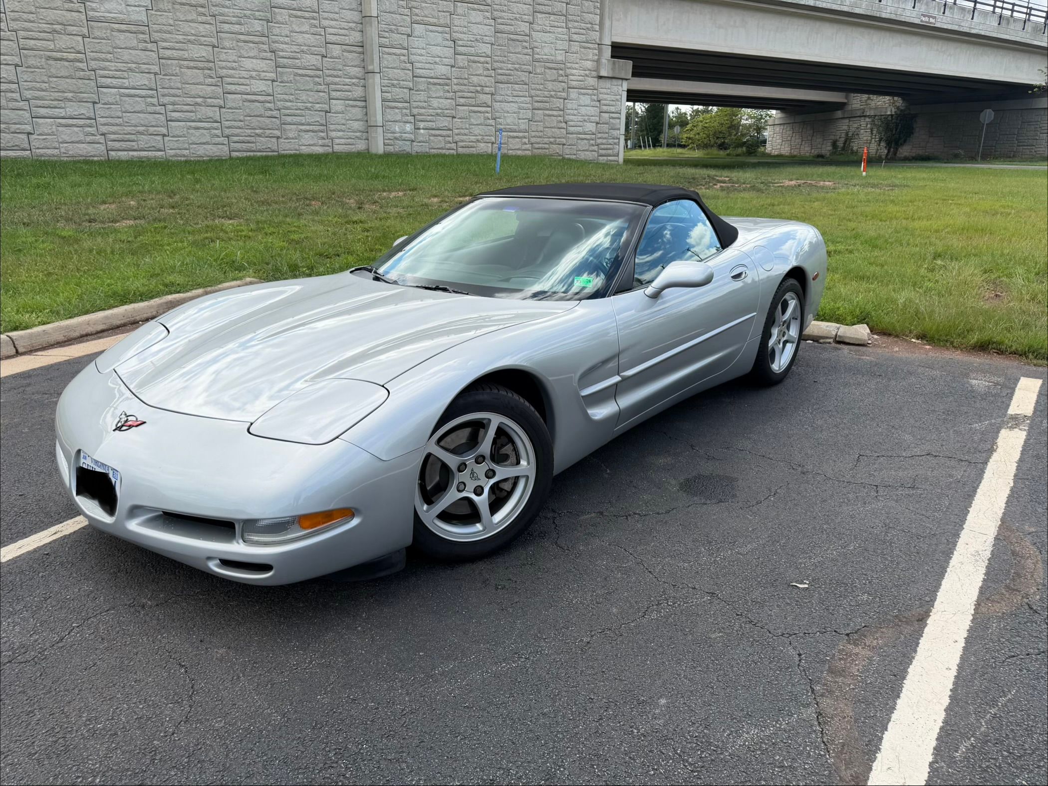Used 2000 Chevrolet Corvette Convertible w/ Performance Handling Pkg RWD image 2