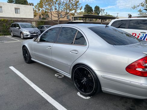Used 2005 Mercedes-Benz E 500 Sedan image 2