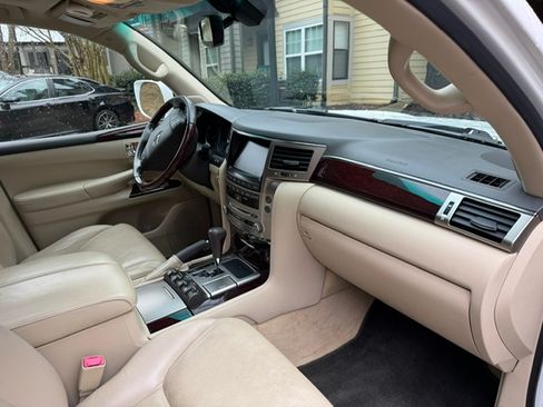 Used 2014 Lexus LX 570 4WD image 22