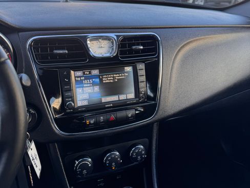 Used 2014 Chrysler 200 Limited w/ Sun/Sound Group image 10