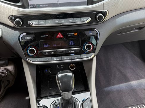 Used 2019 Hyundai Ioniq Limited w/ Ultimate Package 02 FWD image 18