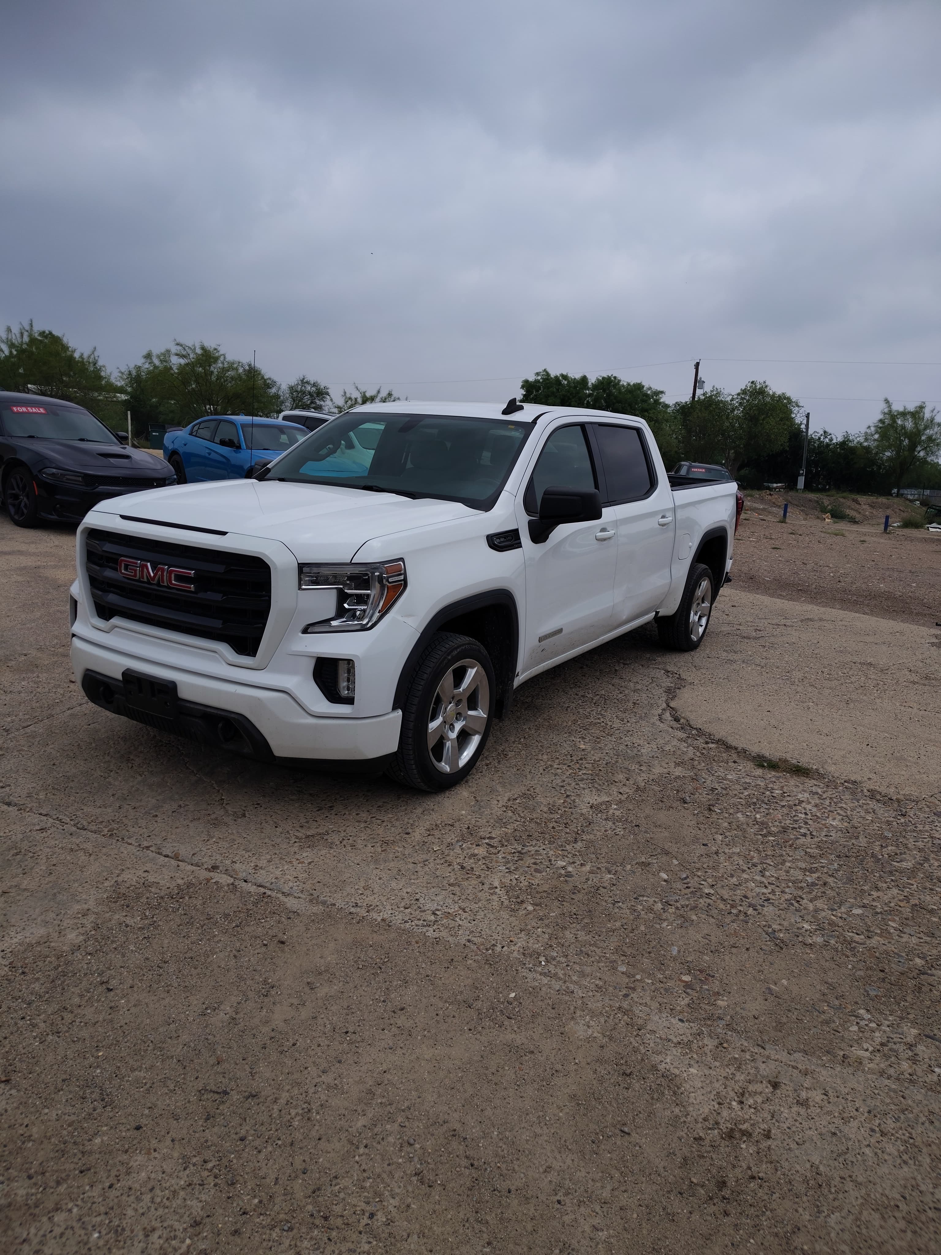 Used 2020 GMC Sierra 1500 Elevation w/ Elevation Value Package RWD image 2