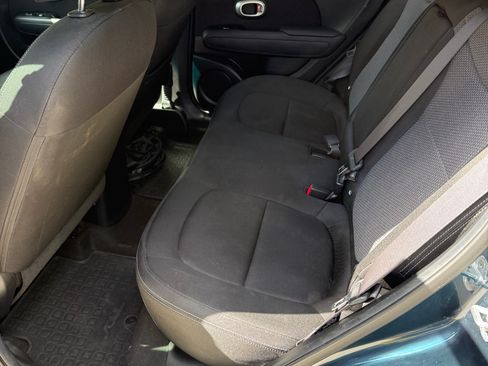 Used 2018 Kia Soul + image 6