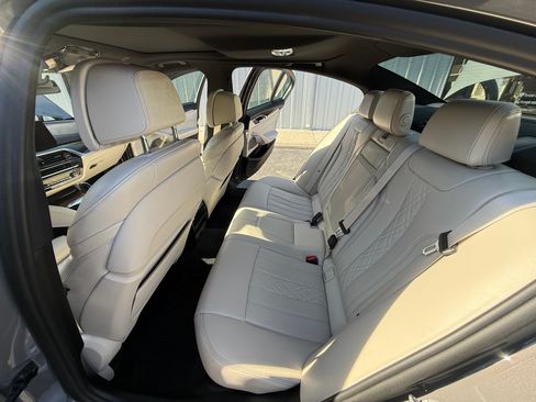 Used 2022 BMW 540i xDrive w/ M Sport Package image 10