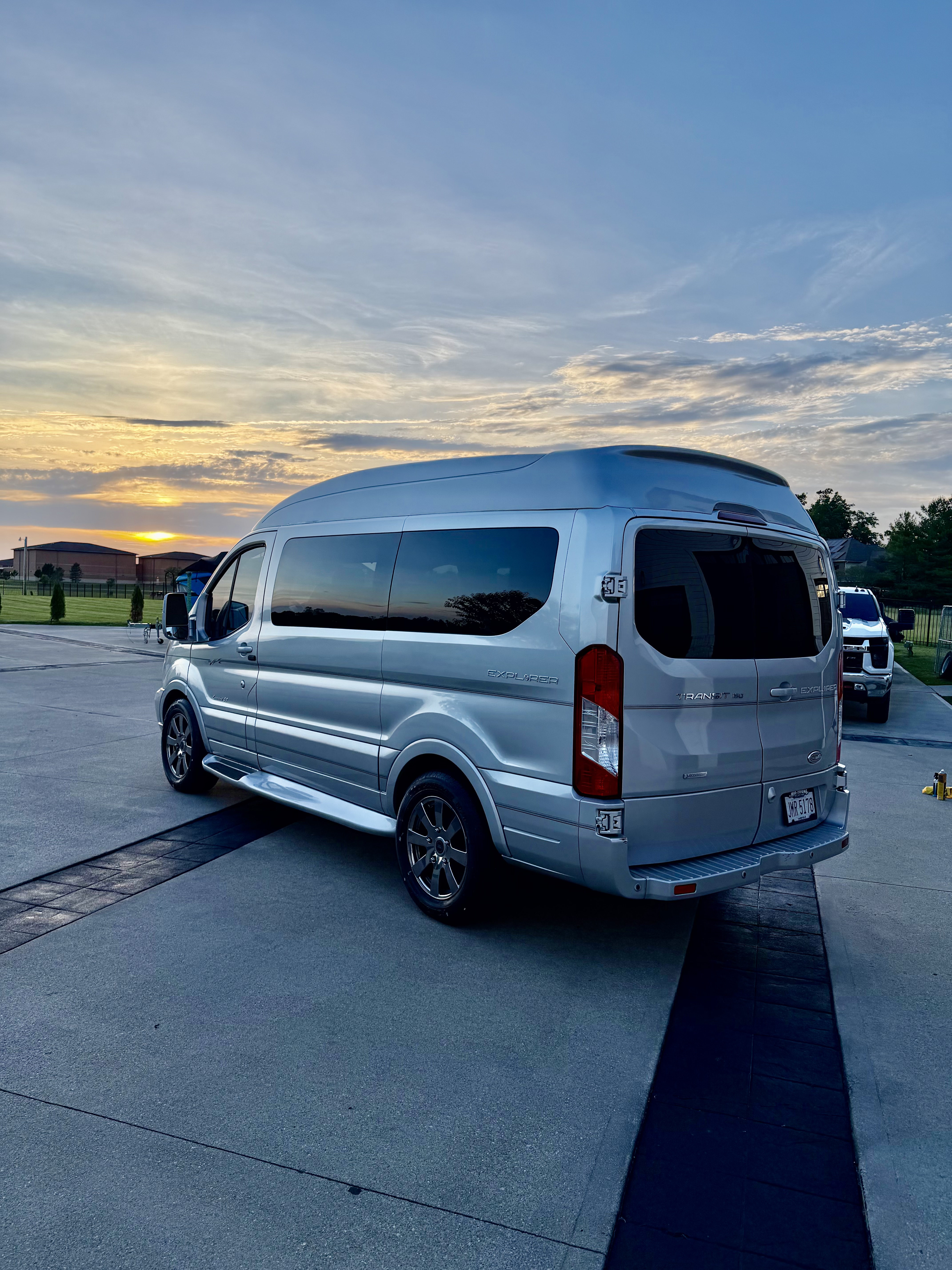 Used 2015 Ford Transit 150 130 Low Roof w/ Exterior Upgrade Package RWD image 5