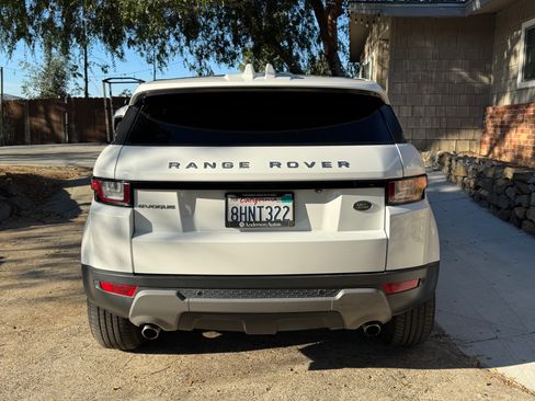 Used 2019 Land Rover Range Rover Evoque SE Premium image 16