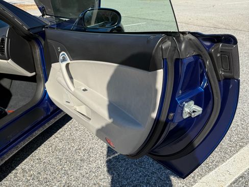 Used 2006 Chevrolet Corvette Coupe w/ Preferred Equipment Group image 16