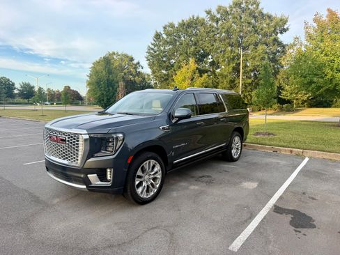 Used 2021 GMC Yukon XL Denali w/ Denali Premium Package AWD/4WD image 1