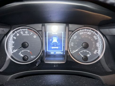 Used 2017 Toyota Tacoma TRD Off-Road w/ Tow Package (A/T) image 9