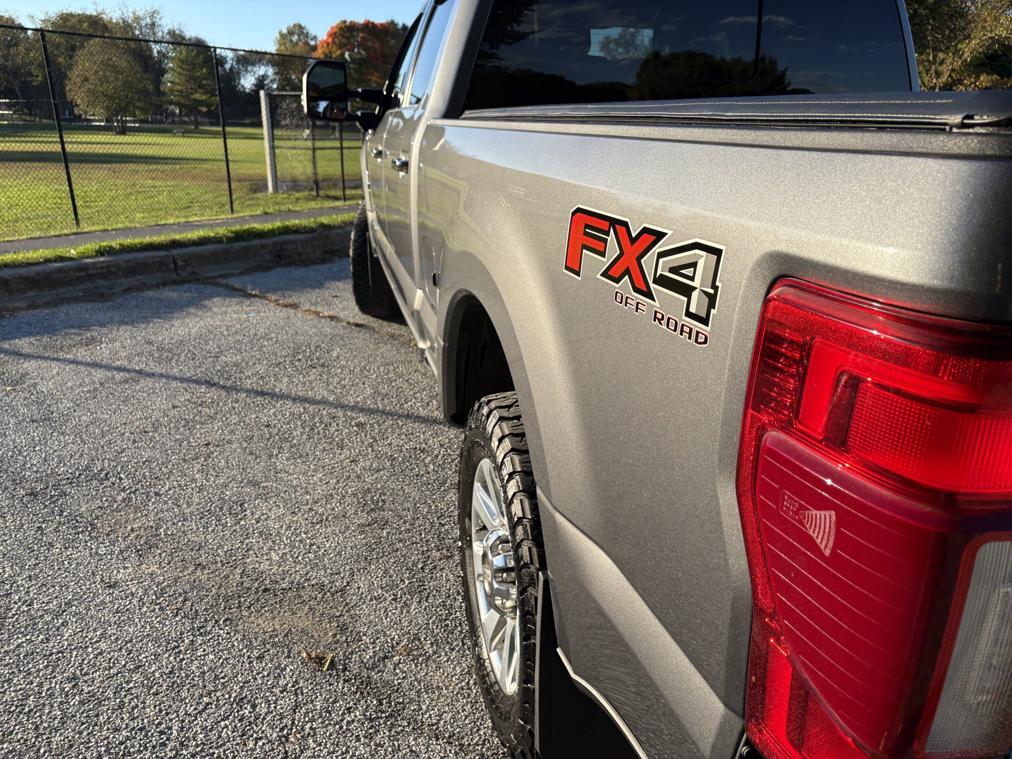 Used 2022 Ford F250 Platinum w/ FX4 Off-Road Package AWD/4WD image 9