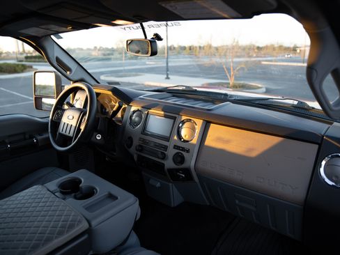 Used 2015 Ford F250 XLT w/ XLT Value Package image 16