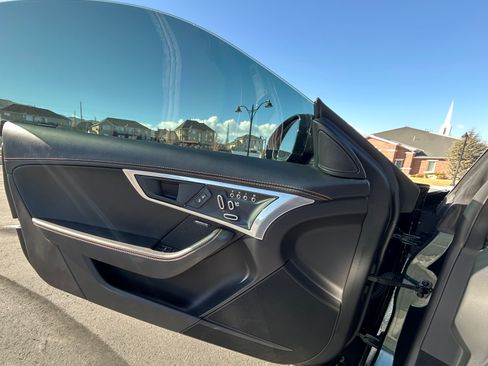 Used 2019 Jaguar F-TYPE R image 5