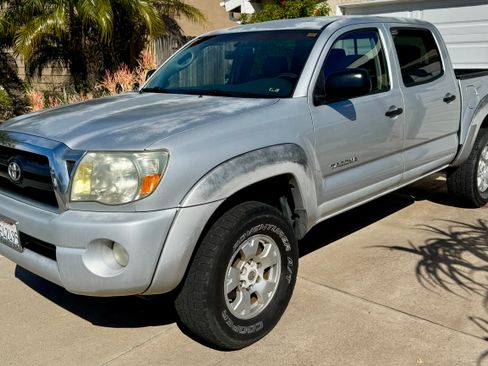 Used 2006 Toyota Tacoma PreRunner image 1