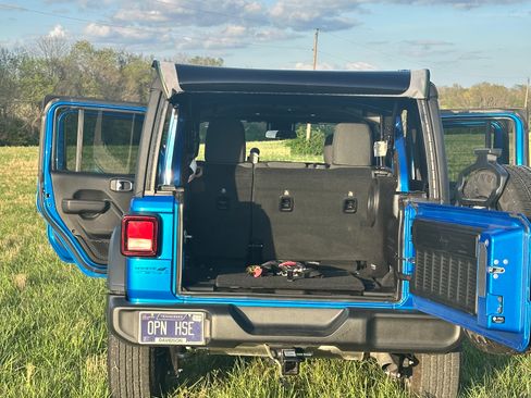 Used 2025 Jeep Wrangler Unlimited Sport image 17