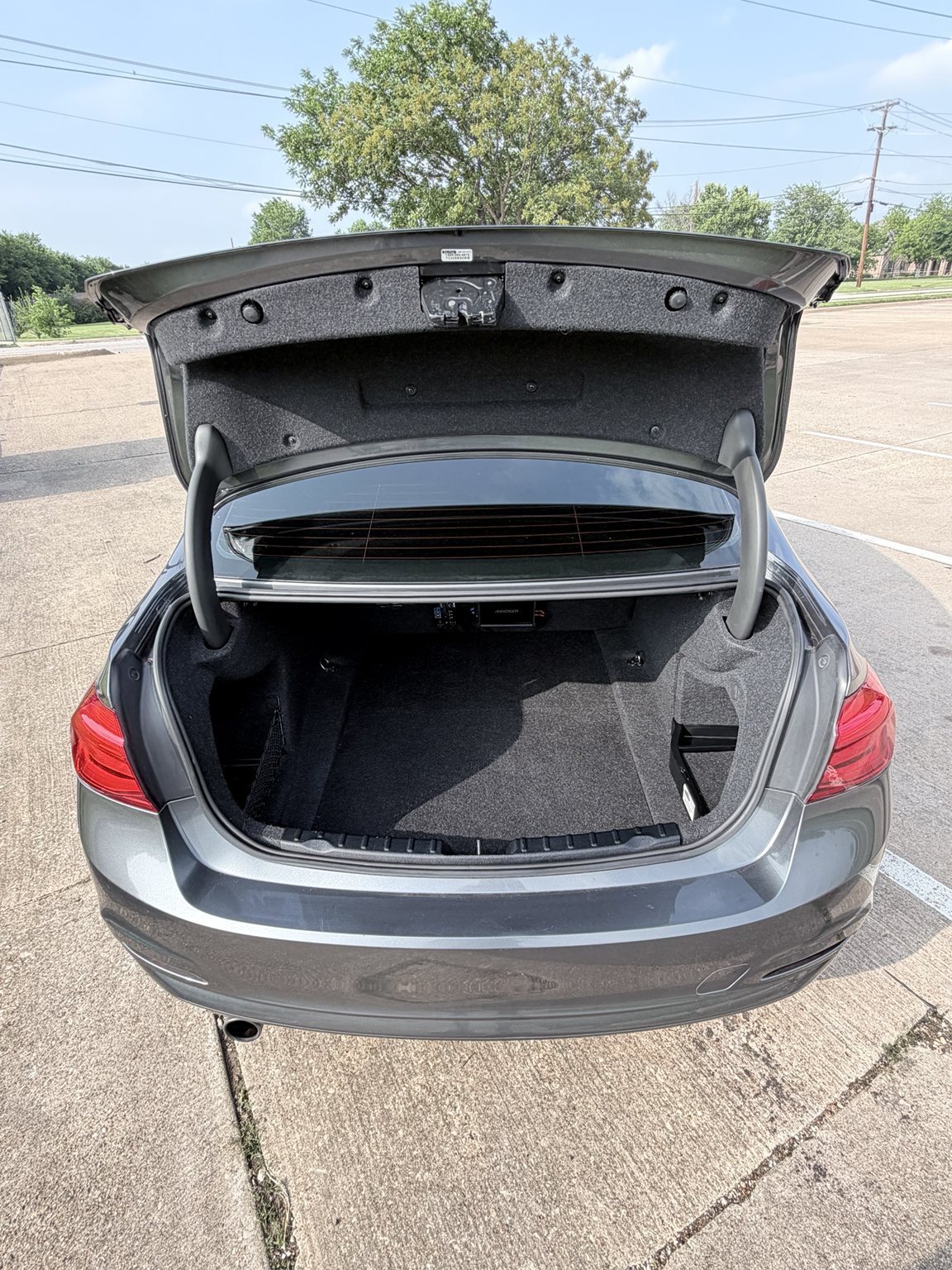 Used 2018 BMW 320i Sedan RWD image 8