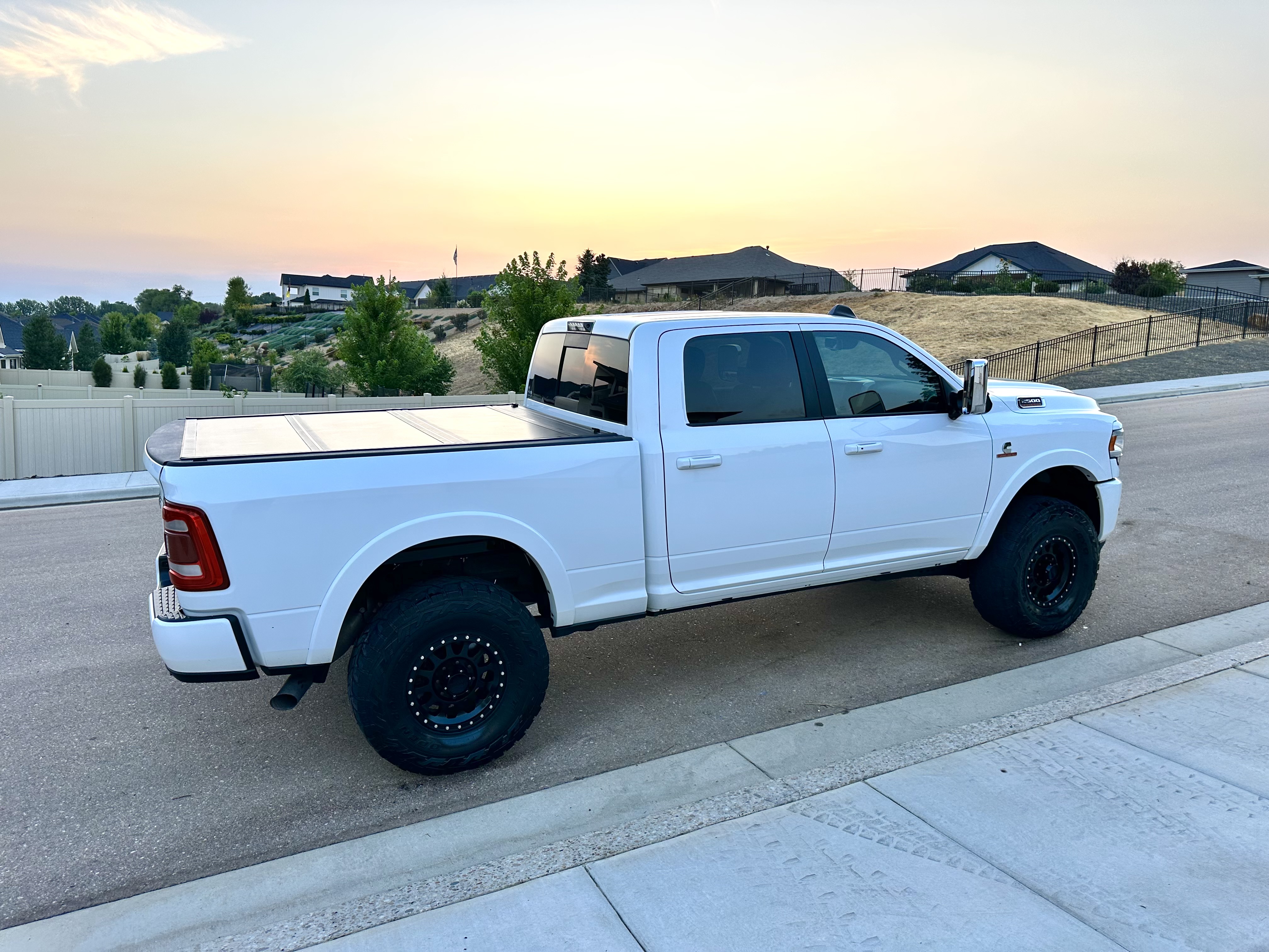 Used 2019 RAM 2500 Laramie AWD/4WD image 2