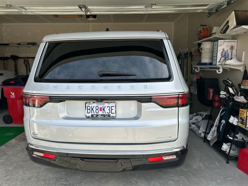 Used 2024 Jeep Wagoneer Series II w/ Premium Group I image 4