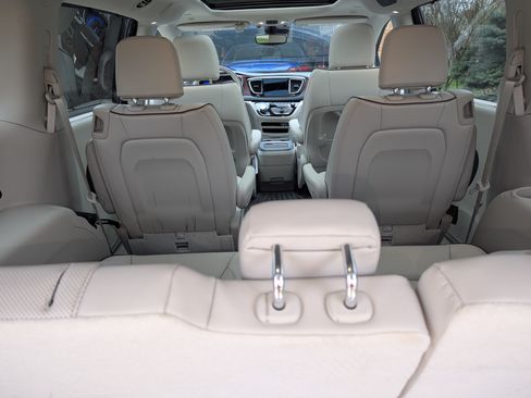 Used 2018 Chrysler Pacifica Limited w/ Advanced Safetytec Group image 14