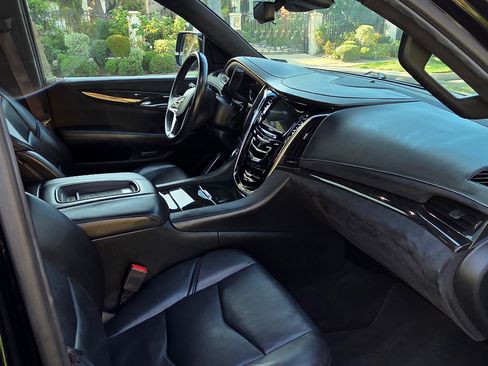 Used 2017 Cadillac Escalade ESV Platinum image 5