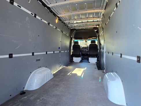 Used 2022 Mercedes-Benz Sprinter 2500 image 8