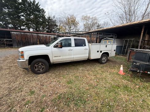 Used 2016 Chevrolet Silverado 3500 LT image 1