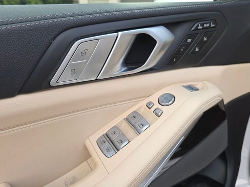 Used 2021 BMW X7 xDrive40i w/ Premium Package image 23