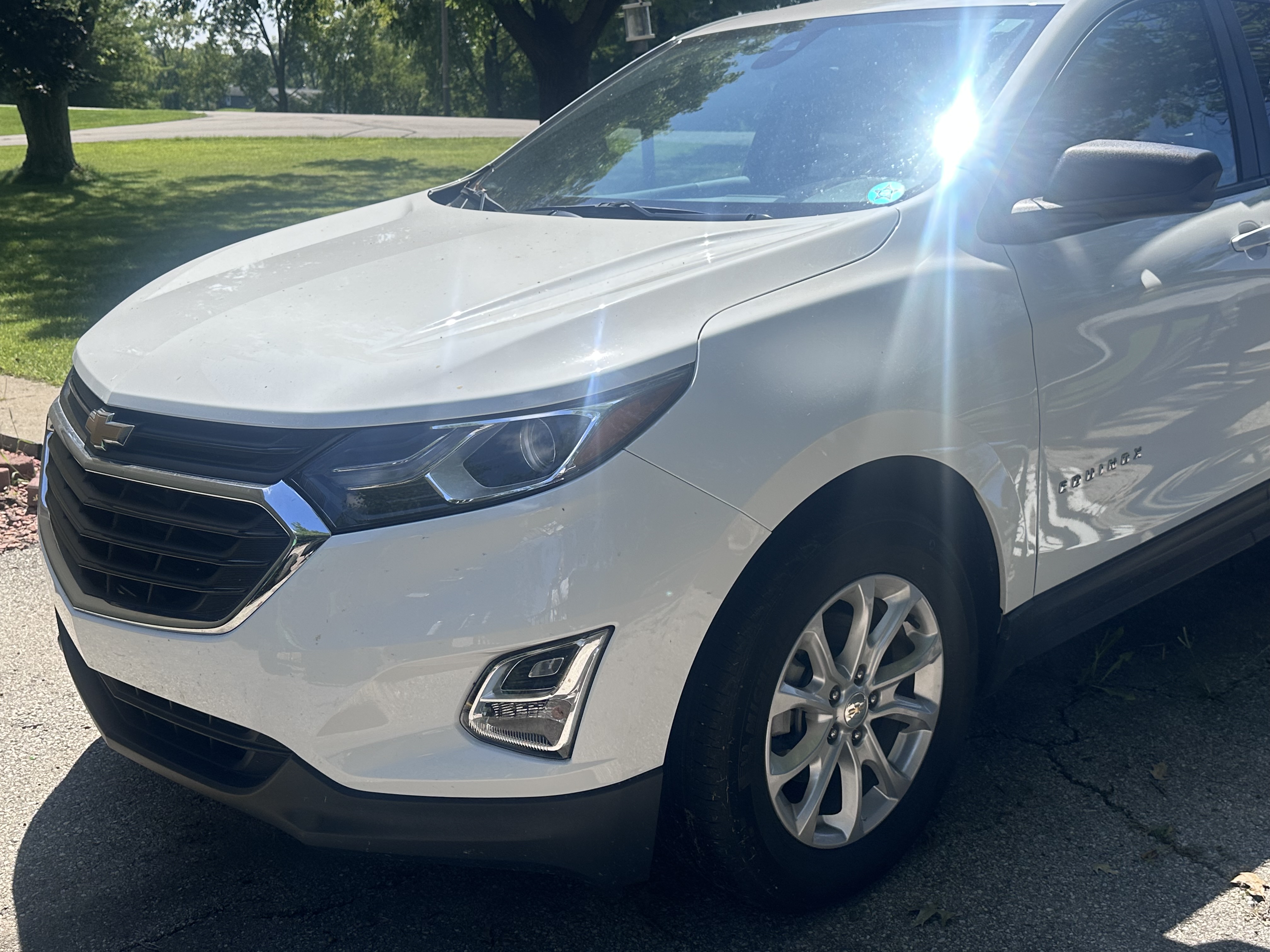 Used 2020 Chevrolet Equinox LS w/ LS Convenience Package FWD image 2