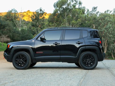 Used 2018 Jeep Renegade Trailhawk image 8