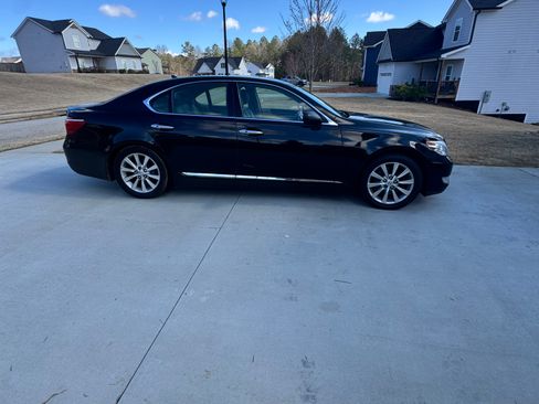 Used 2012 Lexus LS 460 w/ Comfort Pkg image 2