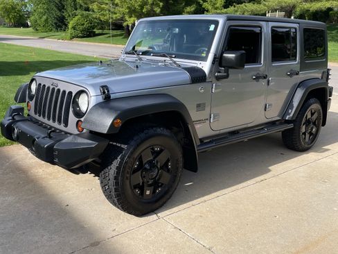 Used 2013 Jeep Wrangler Unlimited Sport AWD/4WD image 11