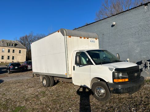 Used 2006 Chevrolet Express 3500 image 1