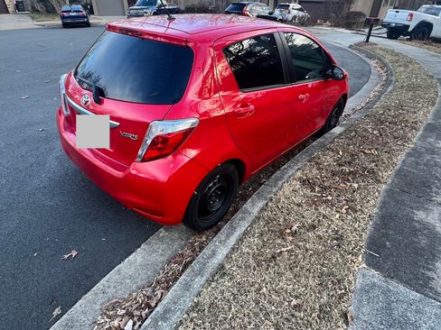 Used 2013 Toyota Yaris L image 8