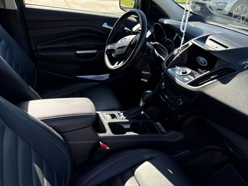 Used 2017 Ford Escape Titanium image 5