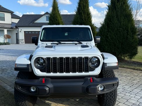 Used 2025 Jeep Wrangler Unlimited Rubicon image 18