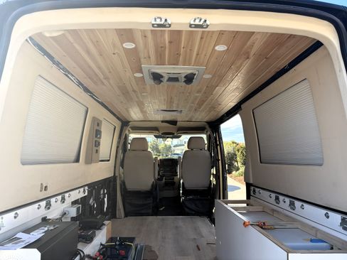 Used 2015 Mercedes-Benz Sprinter 2500 image 15