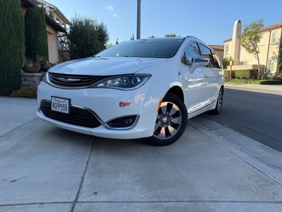 Used 2018 Chrysler Pacifica Limited w/ Advanced Safetytec Group