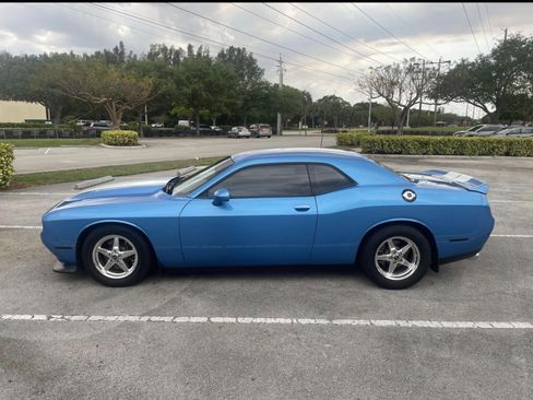 Used 2016 Dodge Challenger SXT image 5