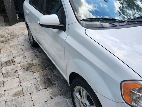 Used 2011 Chevrolet Aveo LT w/ Power and Convenience Package image 4