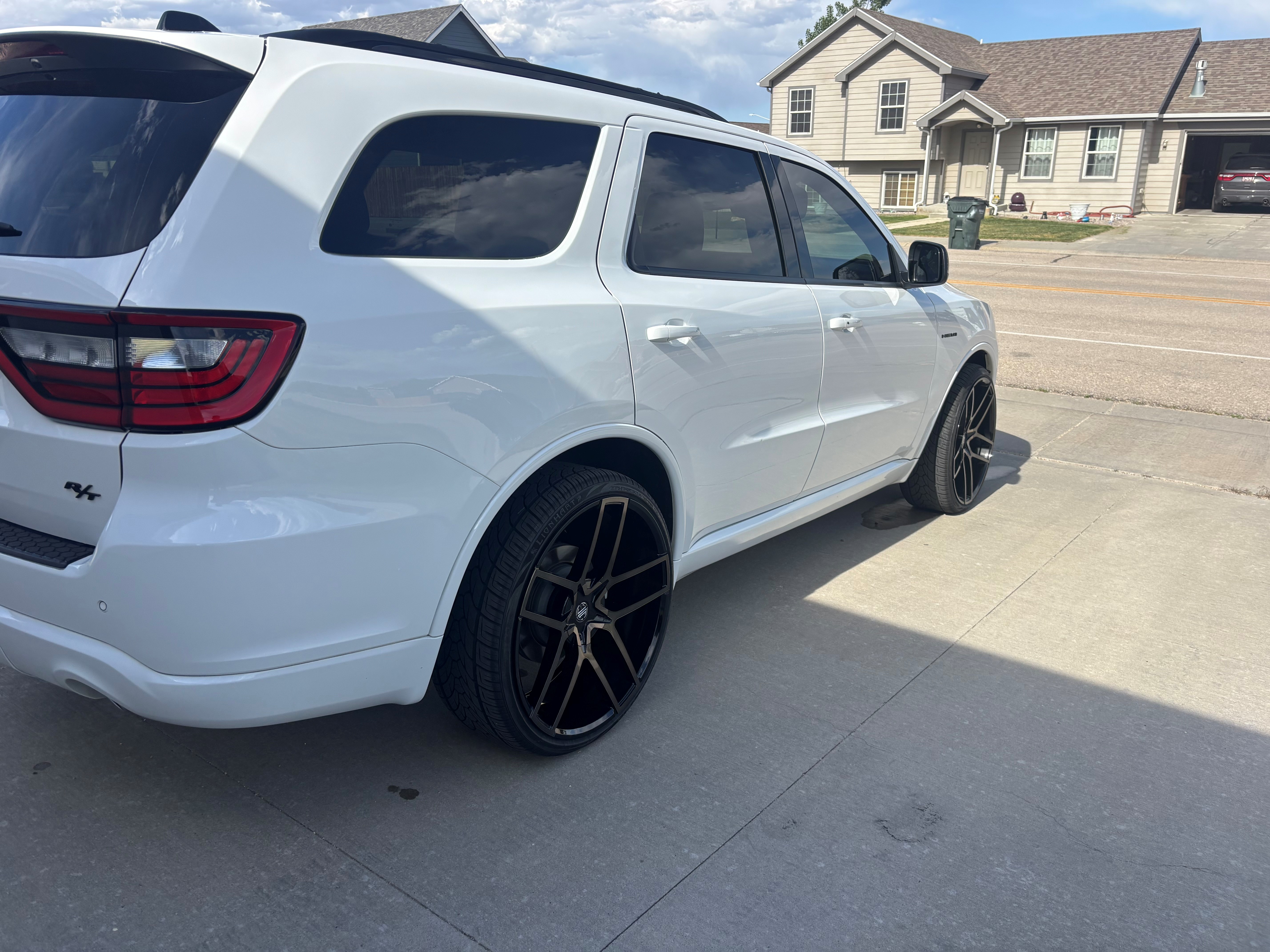 Used 2023 Dodge Durango R/T w/ Blacktop Package AWD/4WD image 4
