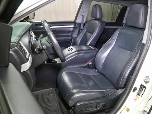 Used 2015 Toyota Highlander XLE image 11