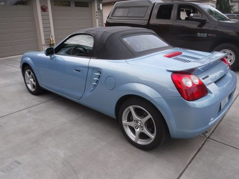 Used 2003 Toyota MR2 RWD image 5